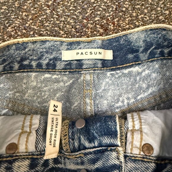 PacSun Ultra High Rise Vintage Shorts Light Wash Womens 24 - Picture 3 of 4